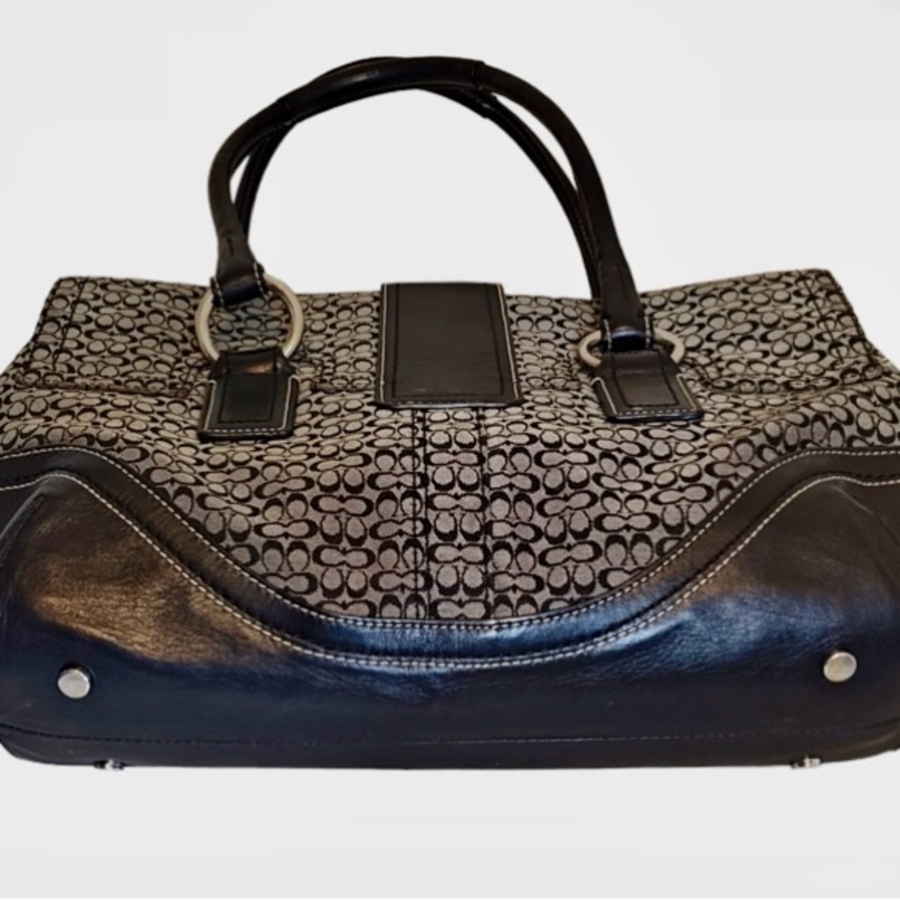 Coach SoHo Black & Gray Signature mini C’s w/silver hardware like new condition - Picture 3 of 12
